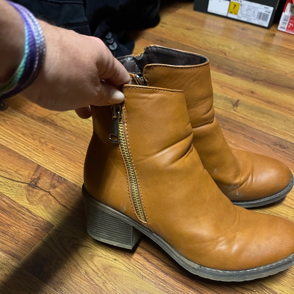 Heeled booties